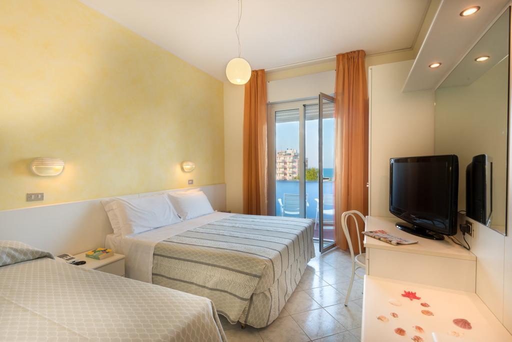 Hotel Ras Gatteo a Mare Esterno foto